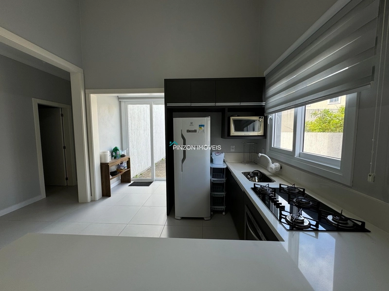 CASA DE ALTO PADRÃO A 50M DA PRAIA: 2ª foto da galeria de imagens do imóvel