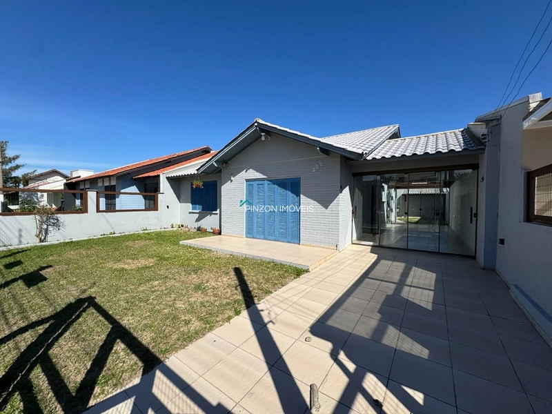 CASA A 50 METROS DO MAR RECÉM REFORMADA: 3ª foto da galeria de imagens do imóvel