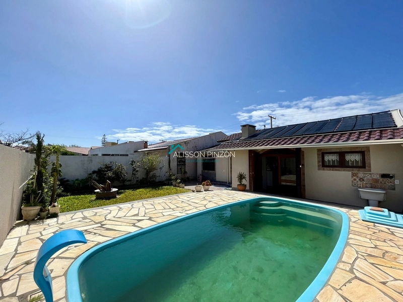 CASA COM PISCINA: 7ª foto da galeria de imagens do imóvel
