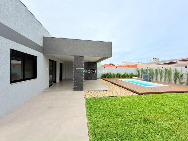 CASA COM PISCINA À 300 METROS DA PRAIA: 4ª foto da galeria de imagens do imóvel