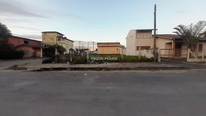 TERRENO DE ESQUINA NO CENTRO DE ARROIO DO SAL: 2ª foto da galeria de imagens do imóvel