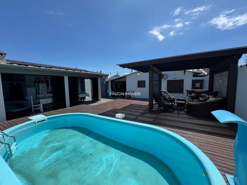 Casa com piscina em Atlântida Sul: 9ª foto da galeria de imagens do imóvel