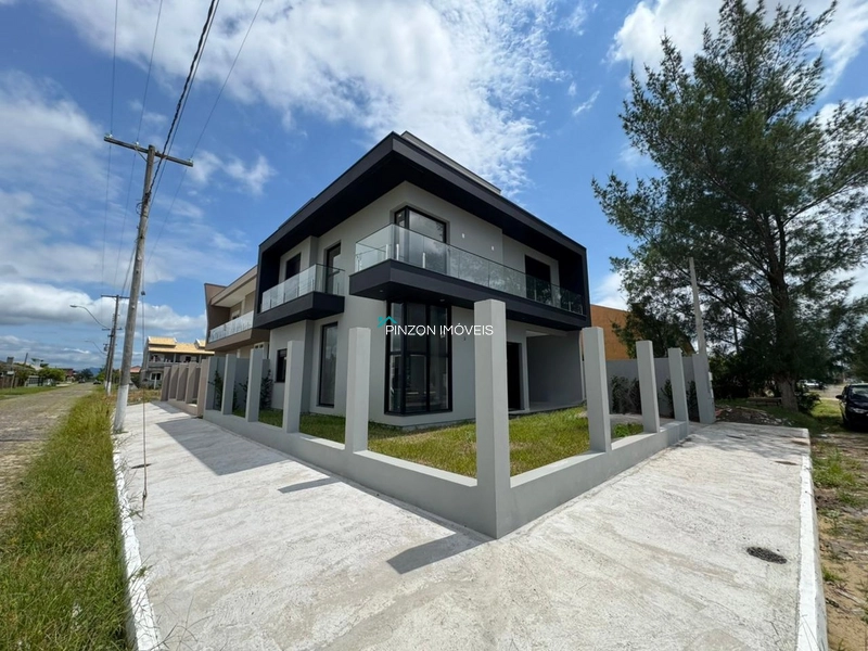 SOBRADO A 200M DA PRAIA: 1ª foto da galeria de imagens do imóvel