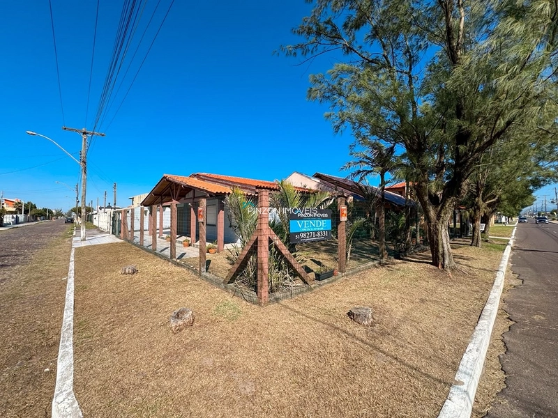CASA À UMA QUADRA DA PRAIA - ORIENTAÇÃO CARDEAL LESTE: 2ª foto da galeria de imagens do imóvel