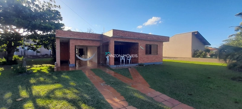 Casa com 3 terrenos no Balneário Jardim Olivia, na Av. principal.: 1ª foto da galeria de imagens do imóvel