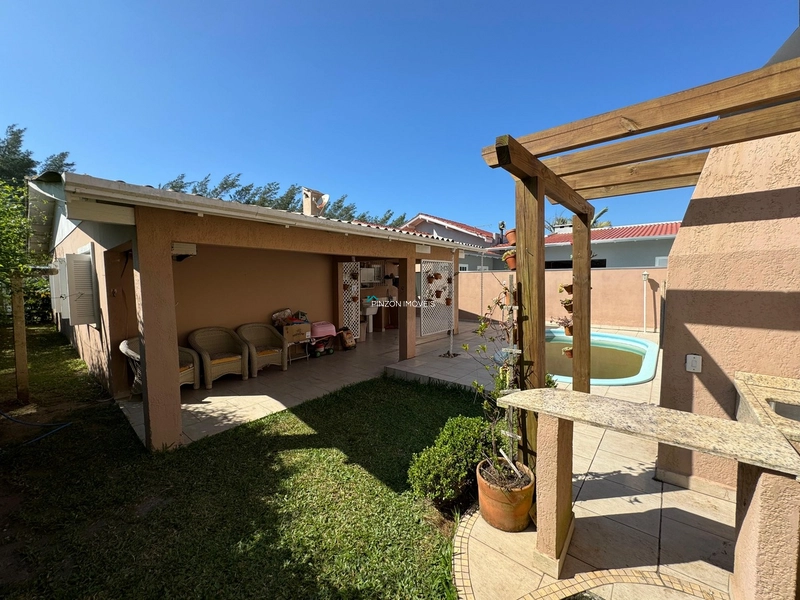 Casa com piscina a 200m da praia.: 8ª foto da galeria de imagens do imóvel