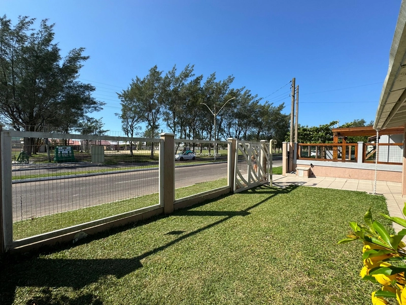 Casa com piscina a 200m da praia.: 2ª foto da galeria de imagens do imóvel