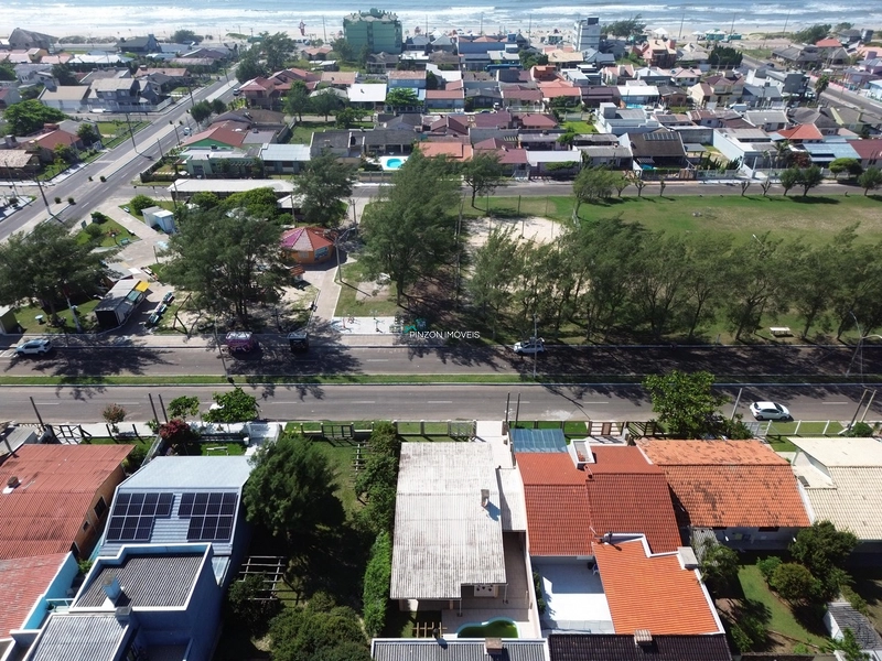 Casa com piscina a 200m da praia.: 4ª foto da galeria de imagens do imóvel