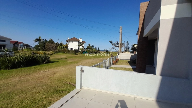 VOCÊ A 50 METROS DO MAR. E A CASA É NOVA EM FOLHA.: 4ª foto da galeria de imagens do imóvel