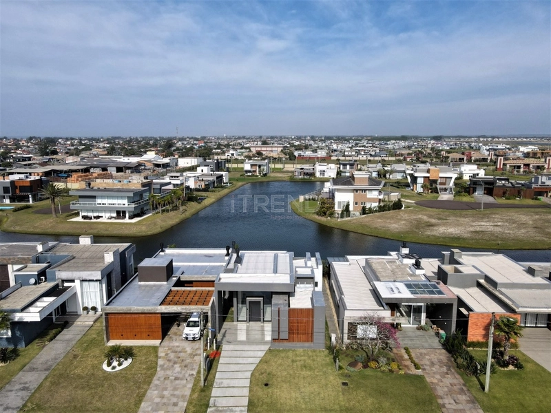 CASA NOVA, BEIRA LAGO, CONDOMÍNIO RIVIERA: 4ª foto da galeria de imagens do imóvel