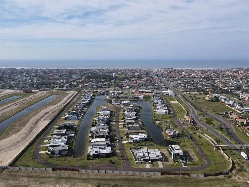 CASA NOVA, BEIRA LAGO, CONDOMÍNIO RIVIERA: 18ª foto da galeria de imagens do imóvel
