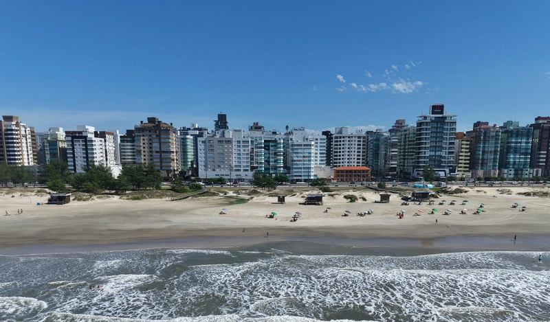 APARTAMENTO DE FRENTE PARA O MAR: 8ª foto da galeria de imagens do imóvel