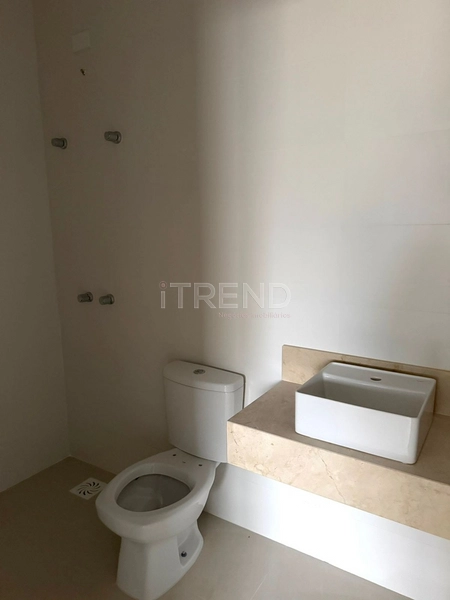 Apartamento exclusivo com *pé-direito duplo* sofisticado: 3ª foto da galeria de imagens do imóvel