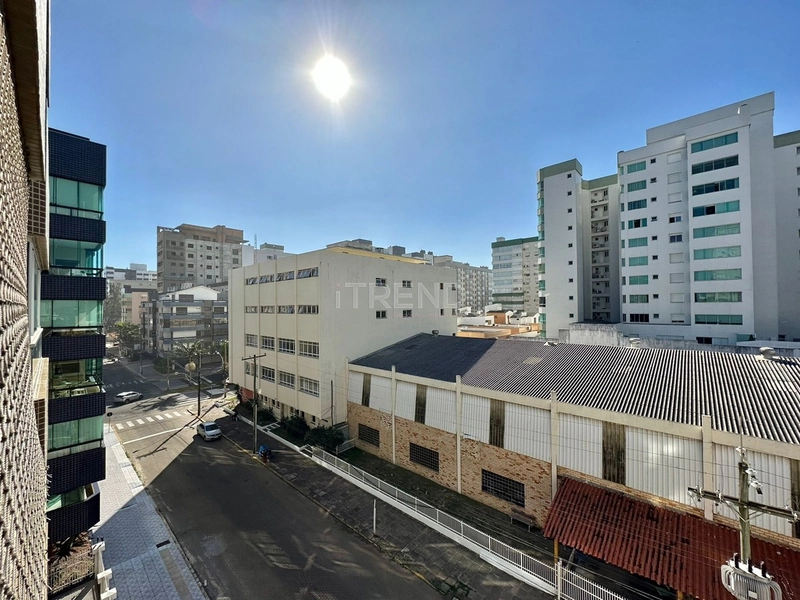 Apartamento com sacada de frente e vista para a rua: 15ª foto da galeria de imagens do imóvel