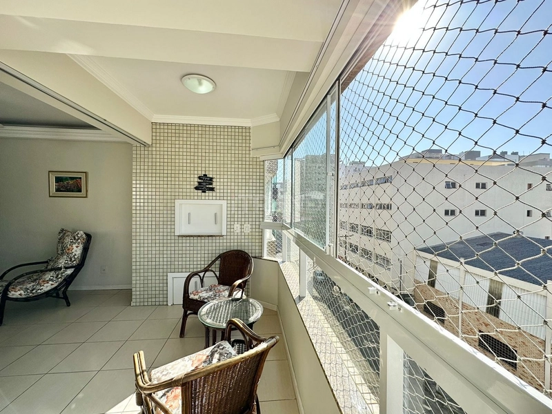 Apartamento com sacada de frente e vista para a rua: 4ª foto da galeria de imagens do imóvel