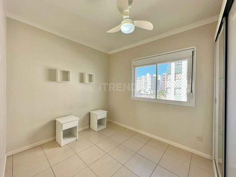 Apartamento com sacada de frente e vista para a rua: 13ª foto da galeria de imagens do imóvel