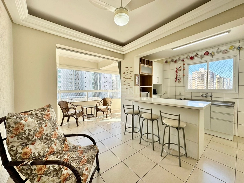 Apartamento com sacada de frente e vista para a rua: 11ª foto da galeria de imagens do imóvel
