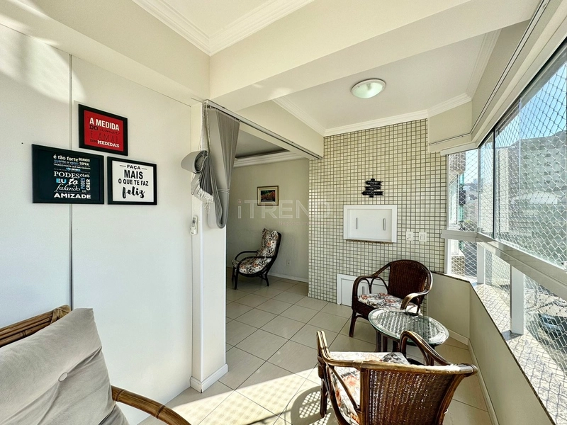Apartamento com sacada de frente e vista para a rua: 16ª foto da galeria de imagens do imóvel