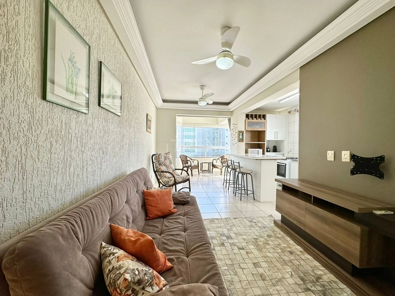 Apartamento com sacada de frente e vista para a rua: 3ª foto da galeria de imagens do imóvel