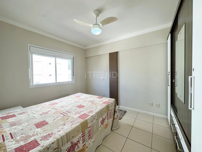 Apartamento com sacada de frente e vista para a rua: 1ª foto da galeria de imagens do imóvel