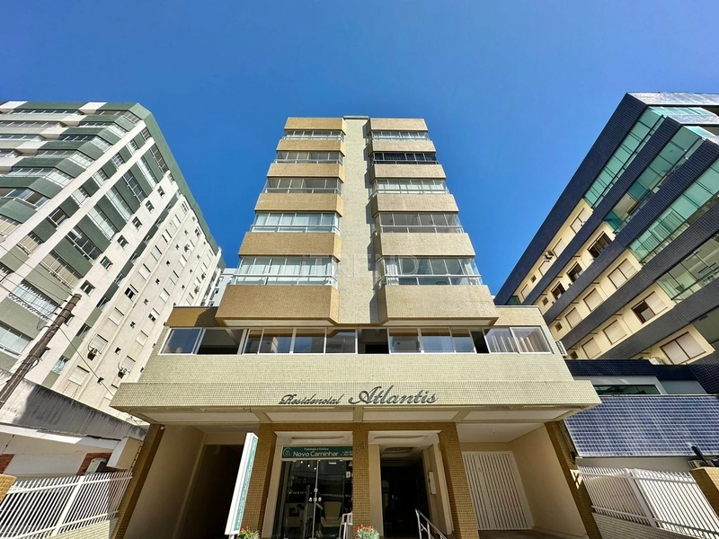 Apartamento com sacada de frente e vista para a rua: 2ª foto da galeria de imagens do imóvel