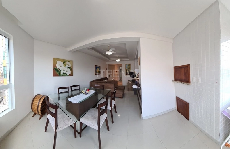 Apartamento de frente com vista para o mar e serra: 1ª foto da galeria de imagens do imóvel