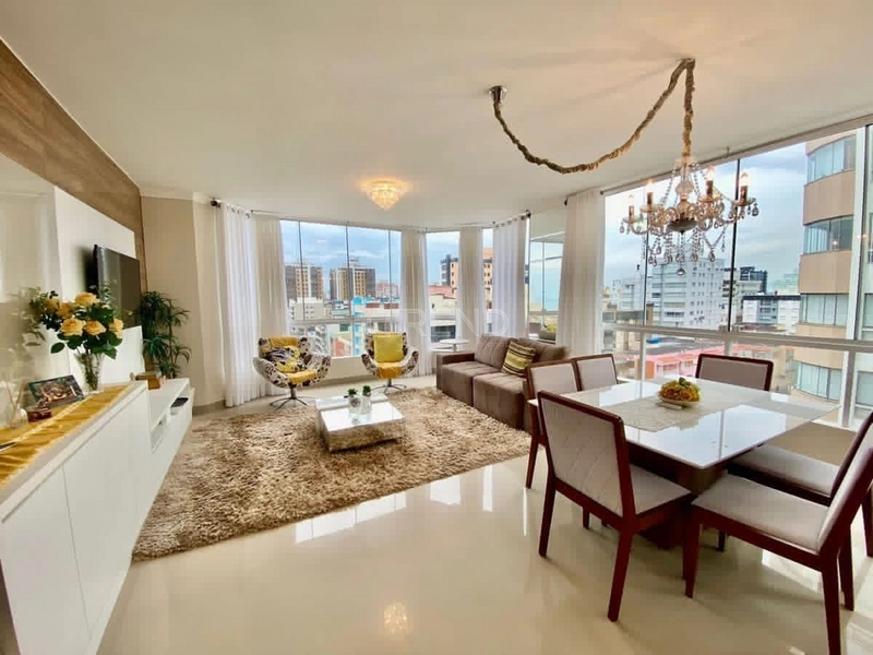 Apartamento 3 dormitórios com vista para o mar no Centro: 1ª foto da galeria de imagens do imóvel