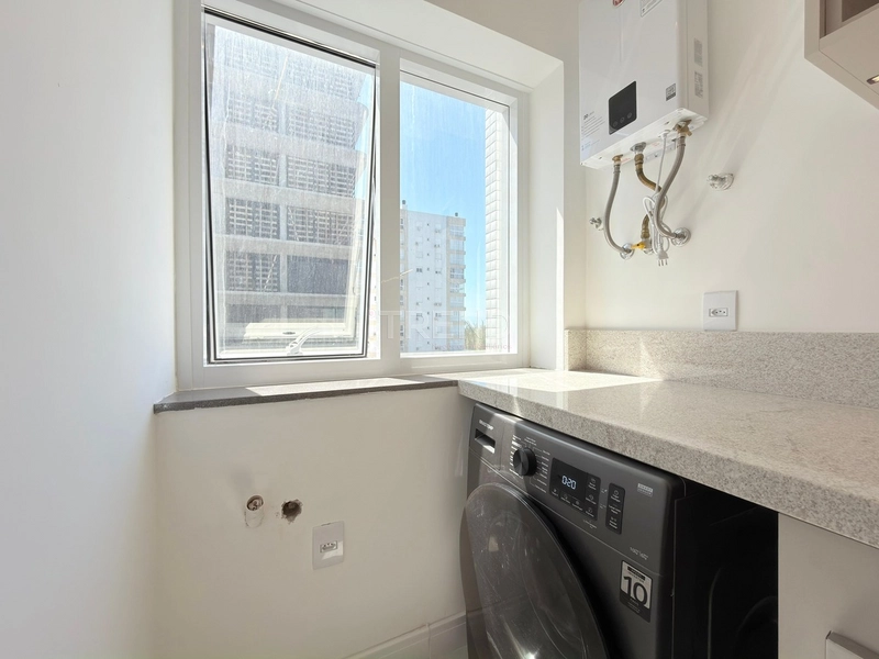 APARTAMENTO À VENDA, POUCOS PASSOS DO MAR!: 12ª foto da galeria de imagens do imóvel