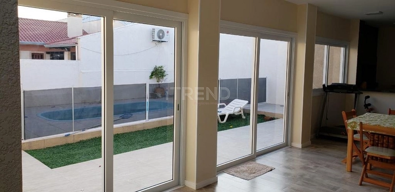 Excelente casa moderna no centro de Xangri-lá.: 10ª foto da galeria de imagens do imóvel