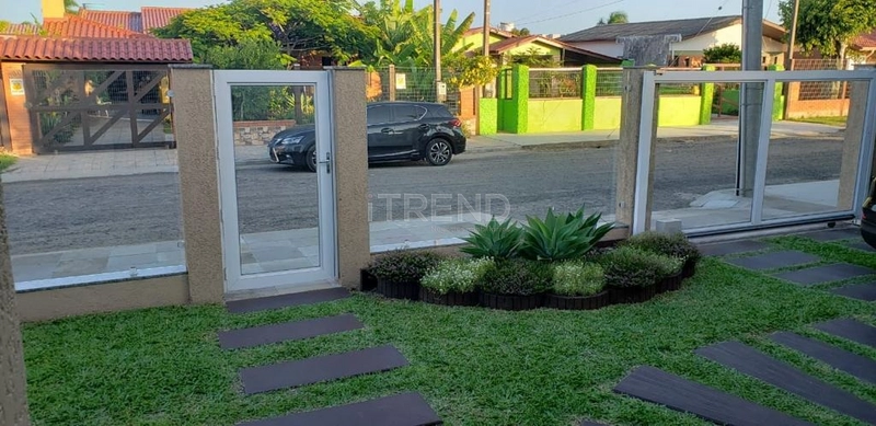Excelente casa moderna no centro de Xangri-lá.: 2ª foto da galeria de imagens do imóvel