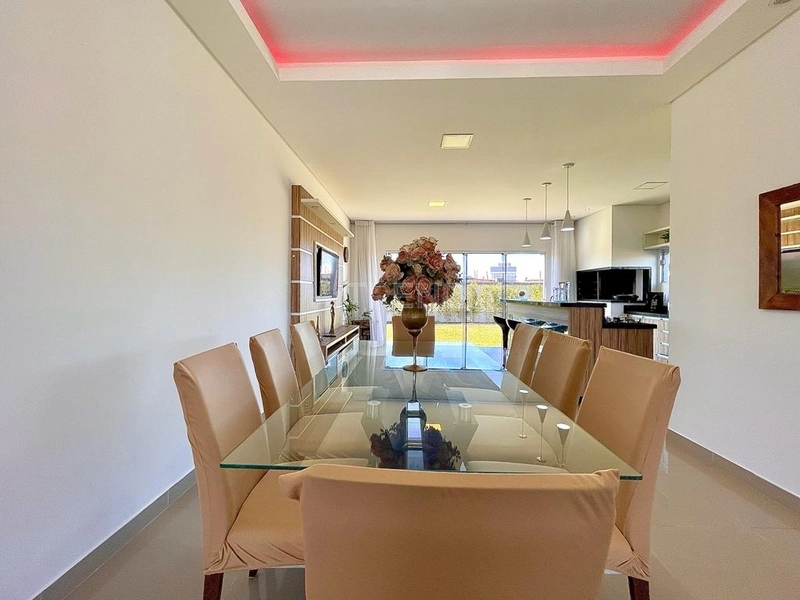 Casa baixo no condomínio Dubai: 4ª foto da galeria de imagens do imóvel