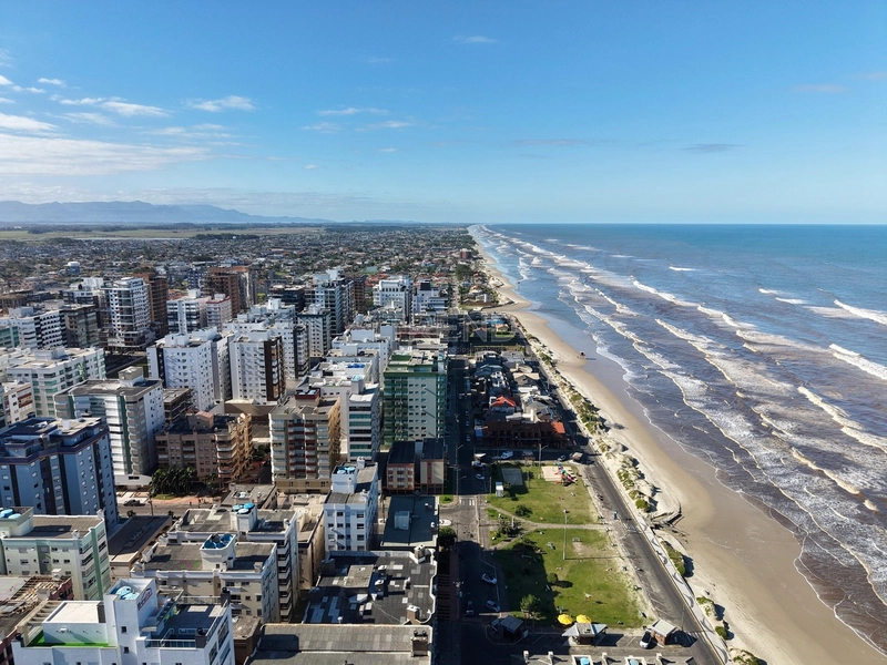 APARTAMENTO AMPLO COM SACADA DE FRENTE, JUNTO AO MAR: 9ª foto da galeria de imagens do imóvel