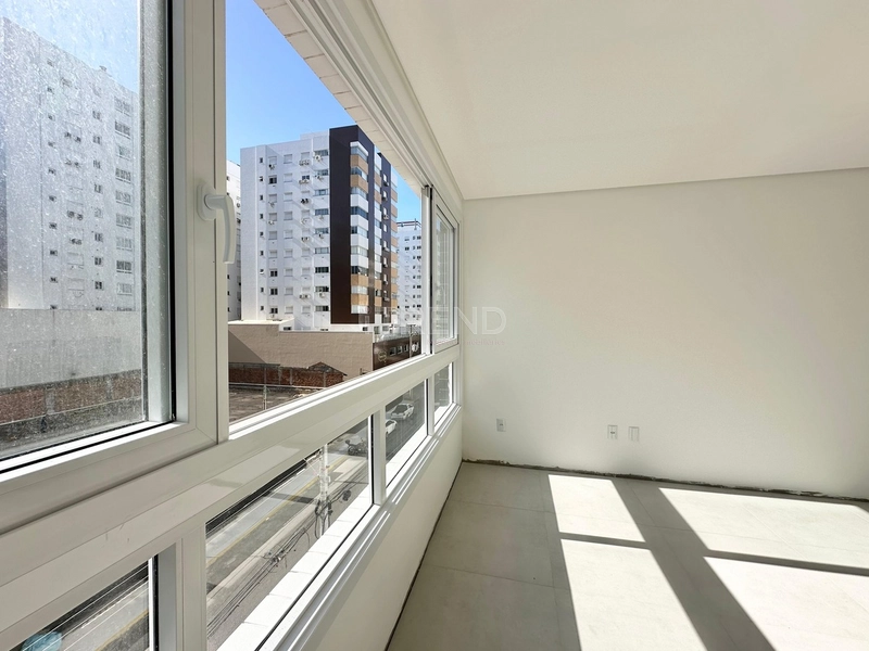 APARTAMENTO AMPLO COM SACADA DE FRENTE, JUNTO AO MAR: 4ª foto da galeria de imagens do imóvel