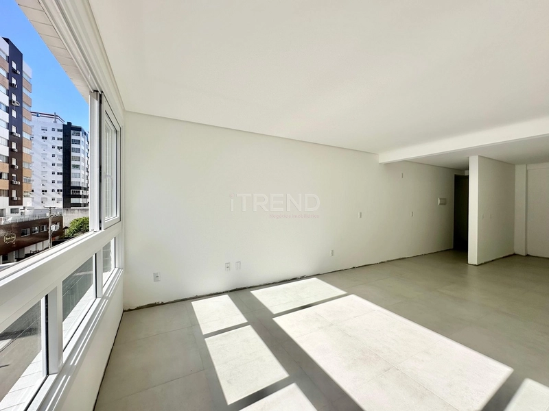 APARTAMENTO AMPLO COM SACADA DE FRENTE, JUNTO AO MAR: 1ª foto da galeria de imagens do imóvel