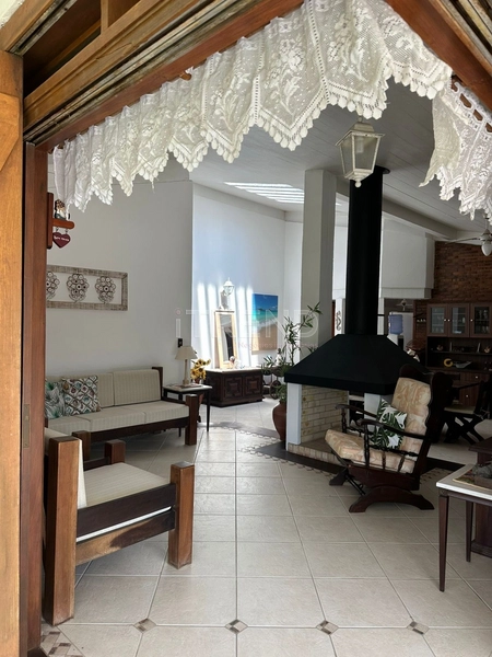 Belíssima casa fora de condomínio: 2ª foto da galeria de imagens do imóvel