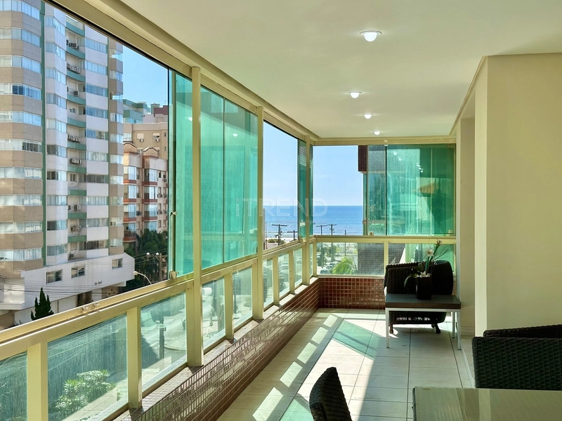 APARTAMENTO À VENDA EM EDIFÍCIO A 2 QUADRAS DA BEIRA MAR: 2ª foto da galeria de imagens do imóvel