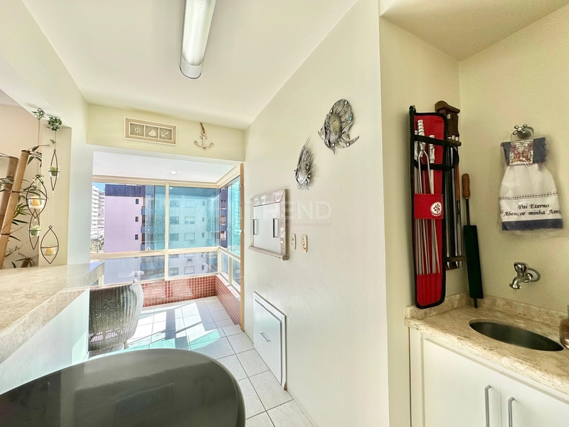APARTAMENTO À VENDA EM EDIFÍCIO A 2 QUADRAS DA BEIRA MAR: 5ª foto da galeria de imagens do imóvel