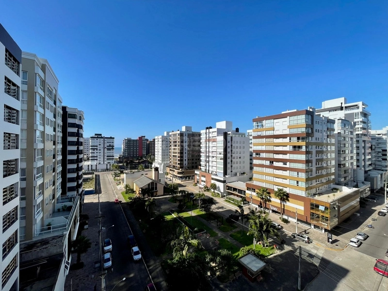 Frente para a Praça Tiarajú: 2ª foto da galeria de imagens do imóvel