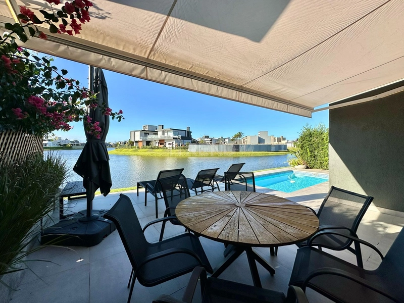 Casa Beira lago em Condomínio: 3ª foto da galeria de imagens do imóvel