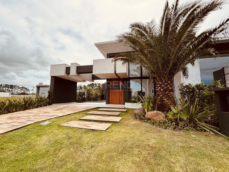 Excelente Casa com 3 suite ,piscina ampla em condominio Capão da Canoa: 1ª foto da galeria de imagens do imóvel