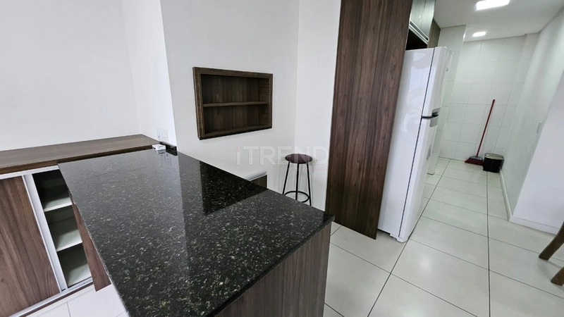PRÉDIO DE ESQUINA NA AVENIDA CENTRAL: 7ª foto da galeria de imagens do imóvel