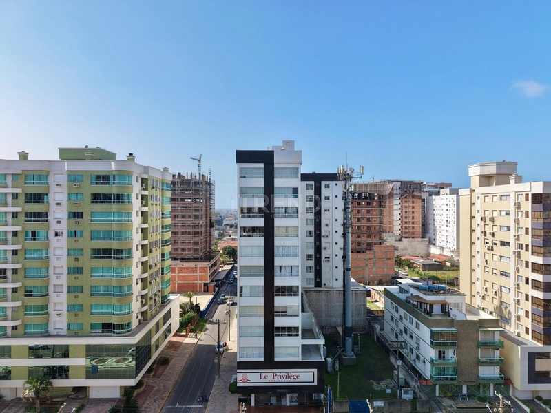 APARTAMENTO FRENTE AVENIDA E VISTA MAR: 1ª foto da galeria de imagens do imóvel