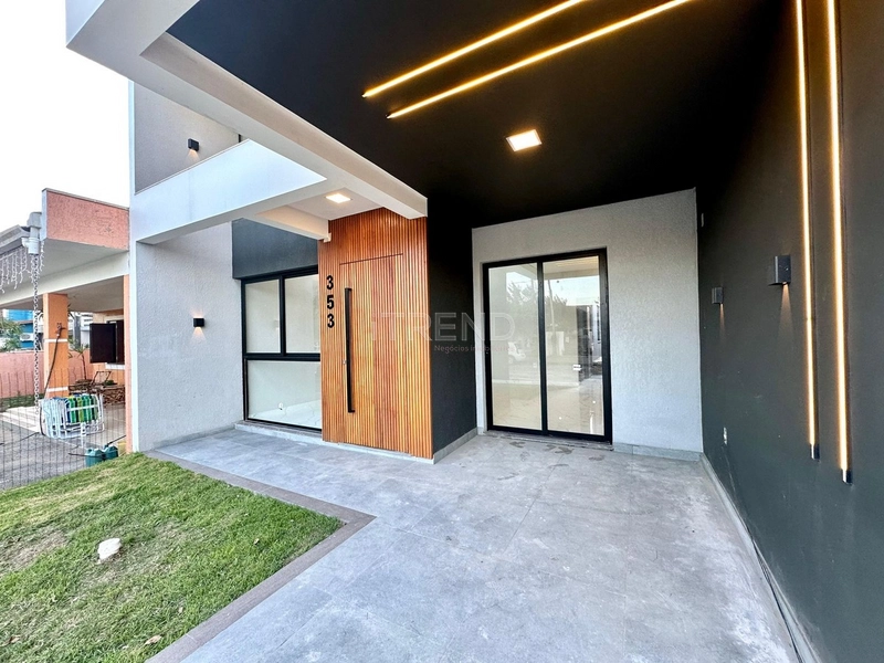 Excelente Casa 3 quartos perto do mar com ampla  em Capão da Canoa: 1ª foto da galeria de imagens do imóvel