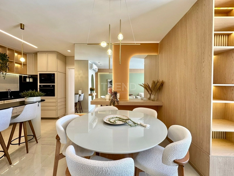 APARTAMENTO COM VARANDA FINAMENTE DECORADO: 3ª foto da galeria de imagens do imóvel