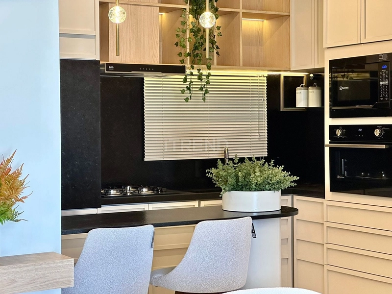APARTAMENTO COM VARANDA FINAMENTE DECORADO: 2ª foto da galeria de imagens do imóvel