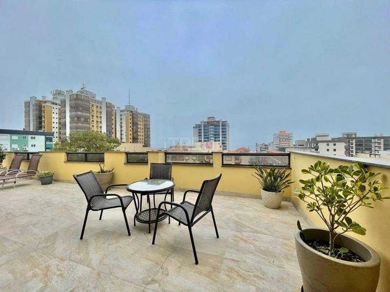 COBERTURA À VENDA DE FRENTE COM SOL DA MANHÃ: 1ª foto da galeria de imagens do imóvel