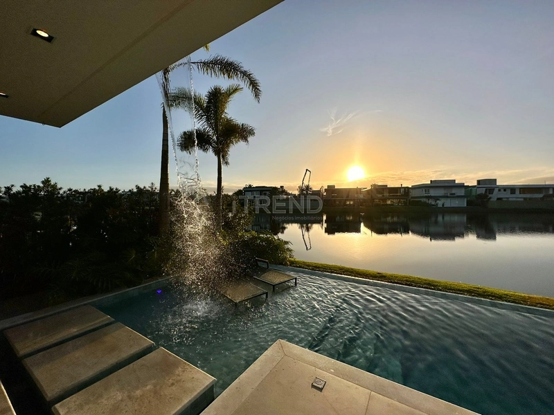 Mansão Beira Lago: 9ª foto da galeria de imagens do imóvel
