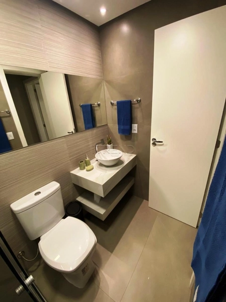 Amplo 1 dormitório no centro, mobiliado e decorado: 2ª foto da galeria de imagens do imóvel