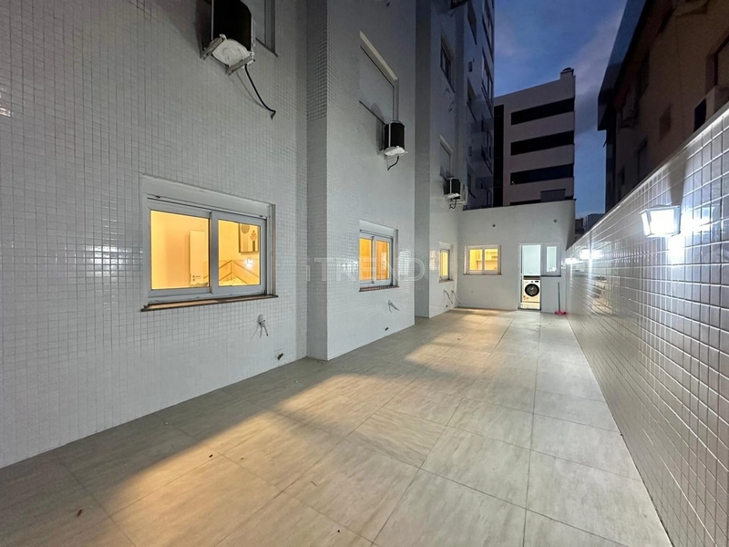 Belíssmo apartamento com terraço lateral: 2ª foto da galeria de imagens do imóvel