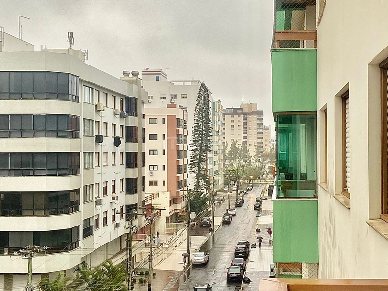 Apenas uma quadra da Praça Flávio Boianovski: 15ª foto da galeria de imagens do imóvel